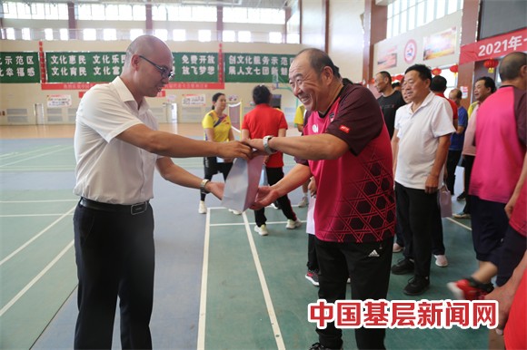 七团老年气排球邀请赛、职工羽毛球友谊赛让节日氛围更浓、心更甜