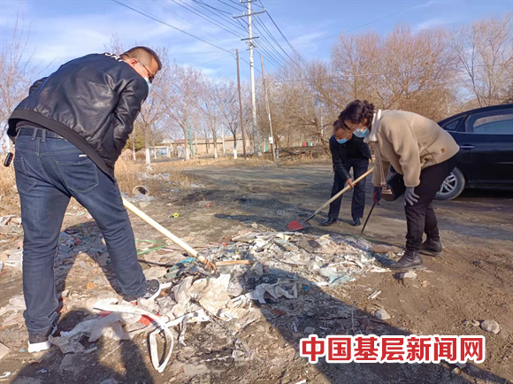 木垒镇老城社区开展巡河工作 守护美丽河道