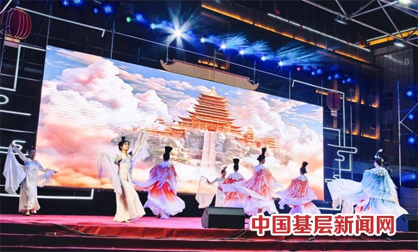 “云上花海 红色白杨”第九师白杨市中秋游园会活动精彩上演