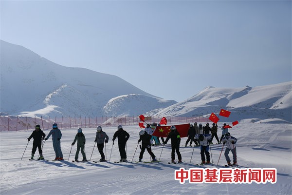 　乌鲁木齐新增一家滑雪场!新疆红树林国际滑雪度假区火热开板