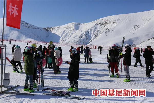 　乌鲁木齐新增一家滑雪场!新疆红树林国际滑雪度假区火热开板